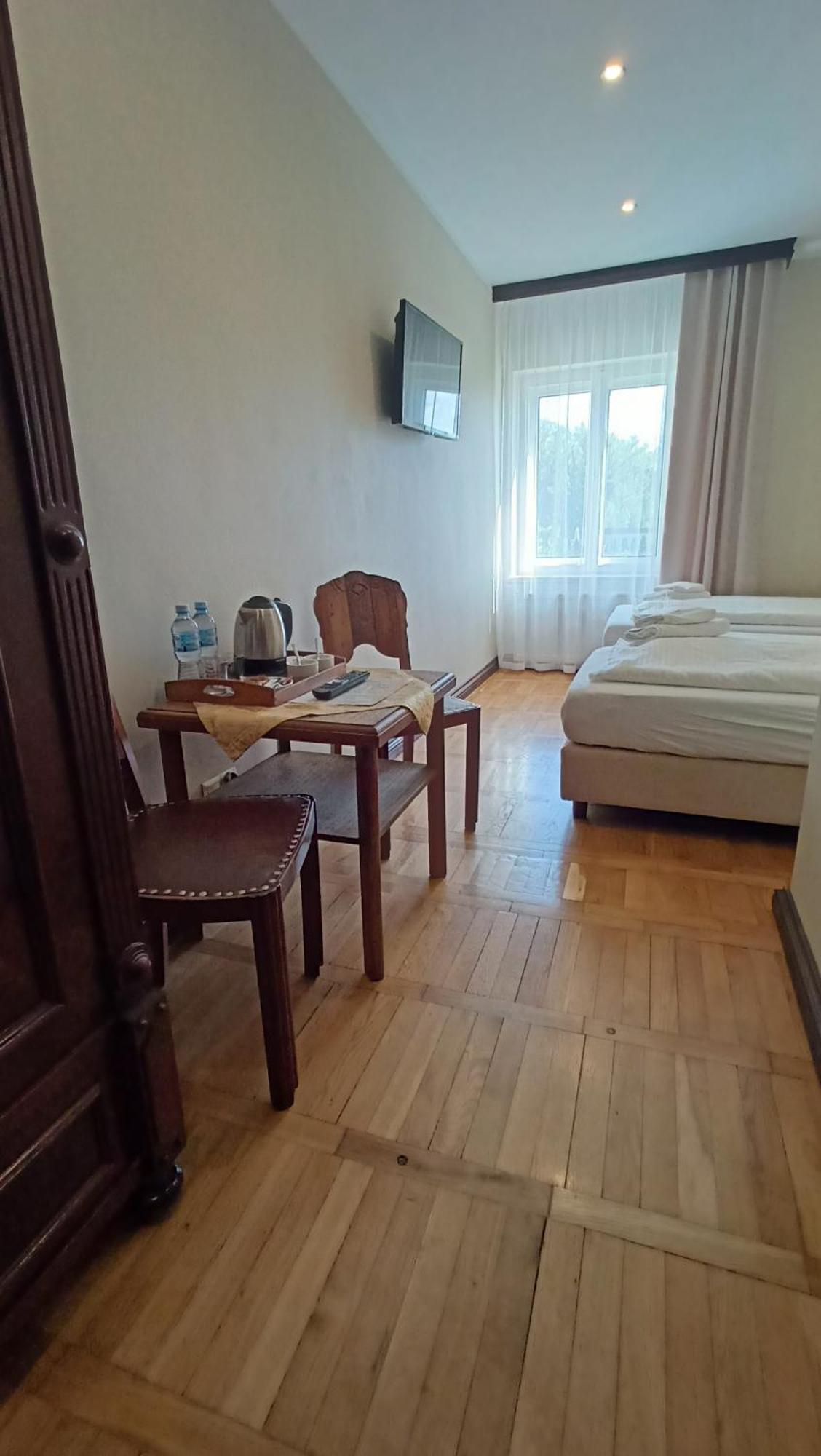 Palac Klanino Bagian luar foto
