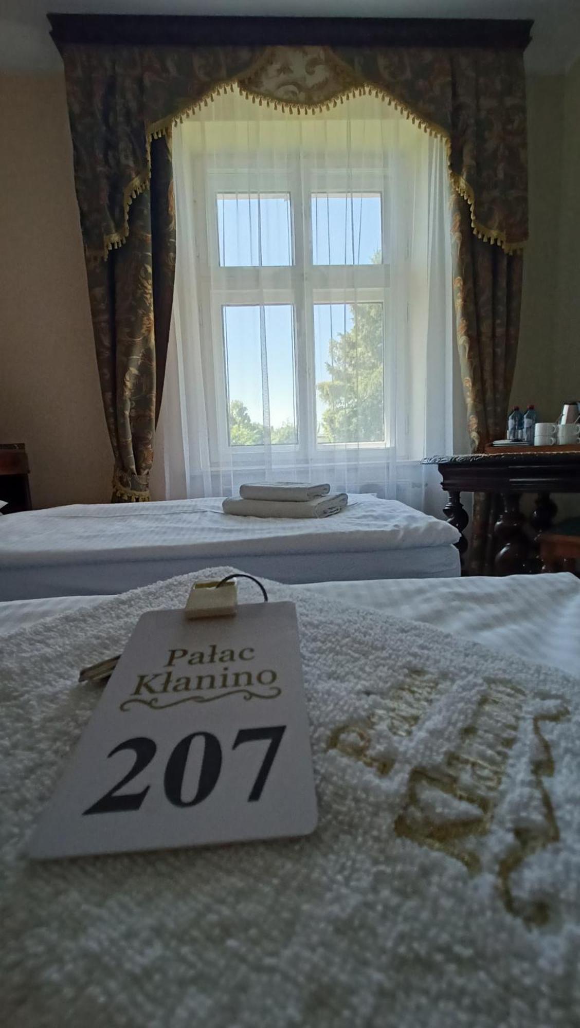 Palac Klanino Bagian luar foto