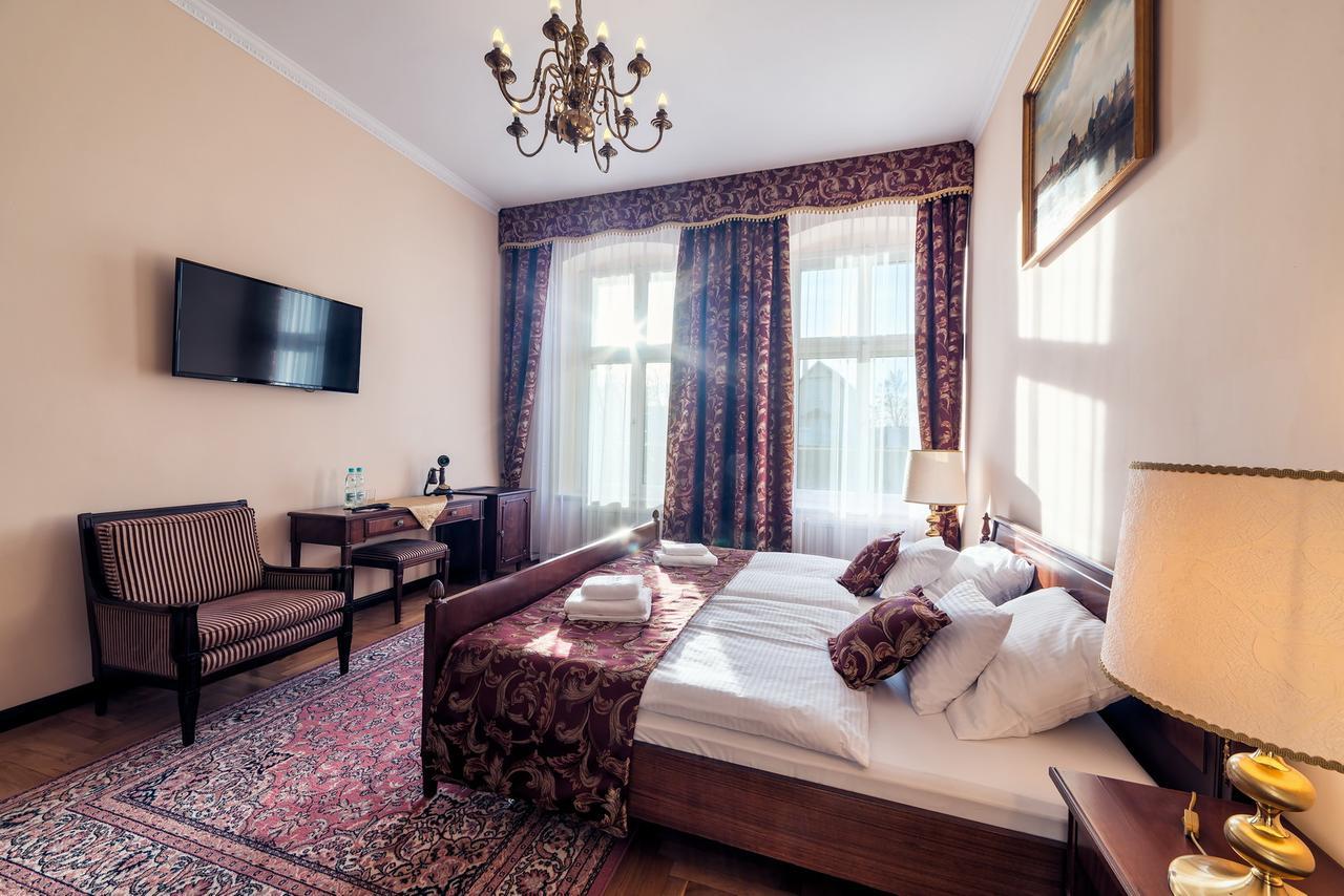 Palac Klanino Bagian luar foto