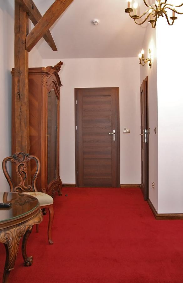 Palac Klanino Bagian luar foto